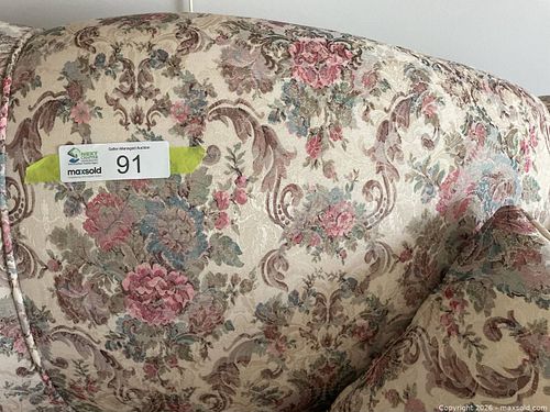 Lovely Love Seat (1 of 8)