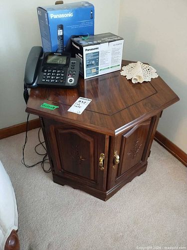 Wood Veneer End/Side Table Cabinet D (1 of 8)