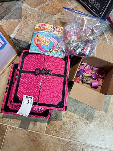 Barbie Doll Clothes, Accessories and Storage Case (1 of 8)