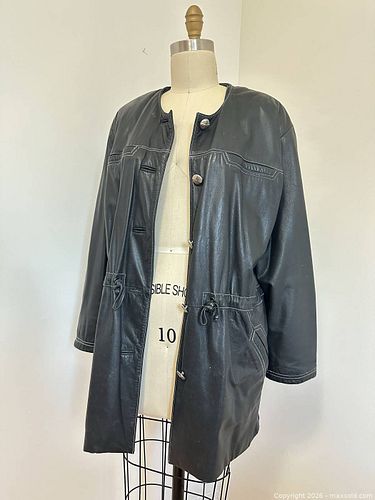 Lot #602 (1 of 12)