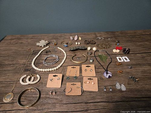 Mixed Jewelry Lot 21–40 Pieces — Necklaces, Earrings, Rings (1 of 2)