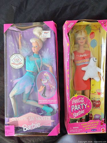 Pair Of Vintage Barbies (1 of 6)