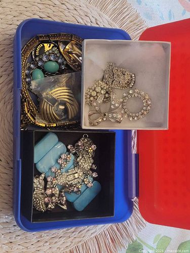 Collection of Art Deco assorted vintage costume jewelry  necklaces, brooches etc (1 of 10)