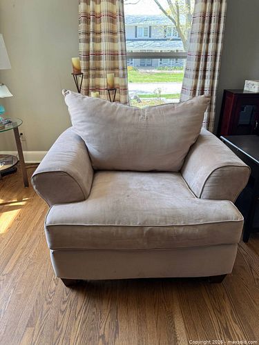 Lot #26 (1 of 8)