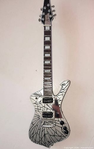 2021 Paul Stanley Guitar replica Model miniature with stand (1 of 5)