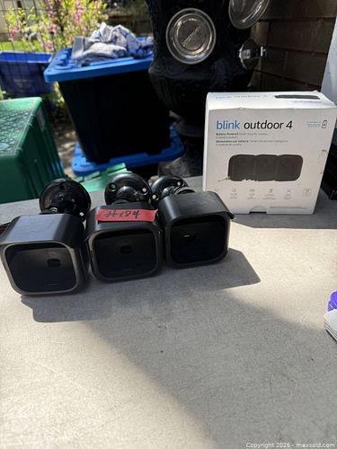 BLINK OUTDOOR 4 SMART SECURITY CAMERA. 3 CAMERA SYSTEM. NIB.A  (1 of 4)