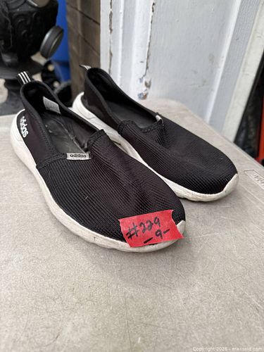 MEN'S ADIDAS SHOES SIZE 9 (1 of 3)