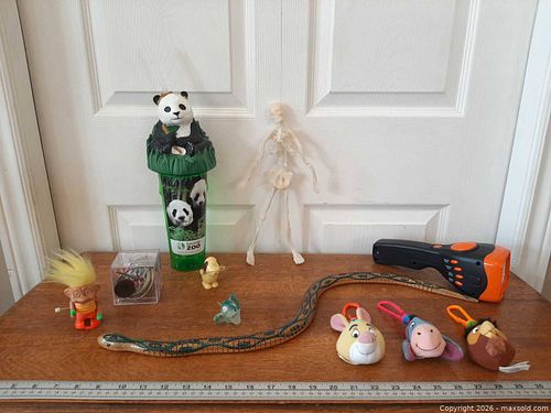 Assorted vintage and modern toy figures (1 of 6)