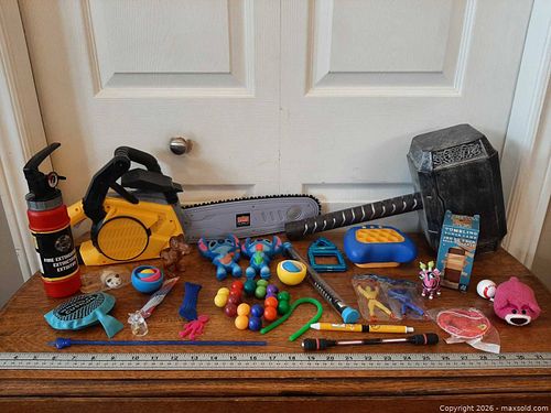 Variety of children's toys and novelties (1 of 4)