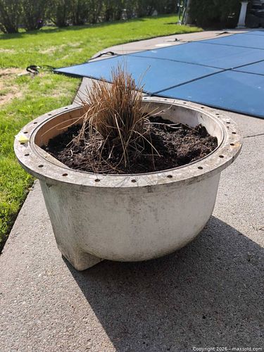 Fibreglass Planter / Garden Pot C (1 of 7)