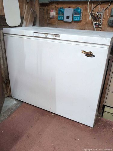 Maytag/White-Westinghouse Chest Freezer D (1 of 11)