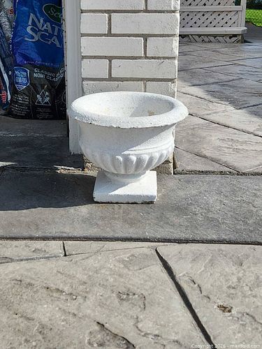 Pair of White Concrete Outdoor Planter Urns B (1 of 4)