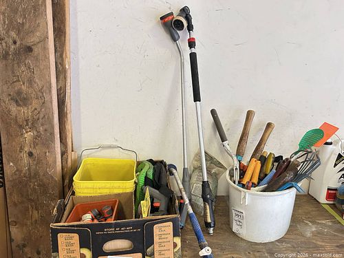 Assorted Garden Hand Tools, Hose Nozzles & Plant Ties B (1 of 10)