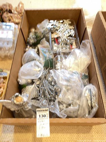 Assorted Silver & White Christmas/Winter Holiday Decor B (1 of 9)