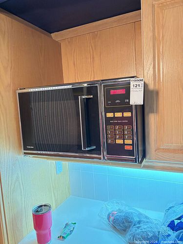 Toshiba Over-the-Range Microwave Oven B (1 of 6)