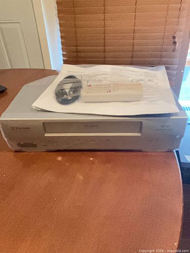 Emerson EWW404 VCR Video Cassette Recorder (1 of 6)
