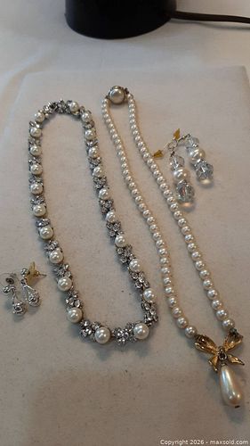 Costume Pearl Jewellery (1 of 7)
