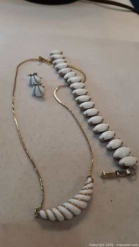 White Jewellery Set (1 of 6)