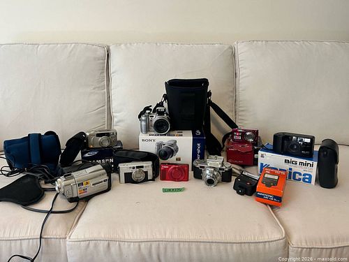 Mixed Vintage & Digital Cameras Lot with Cases, Boxes & Accessories (1 of 20)