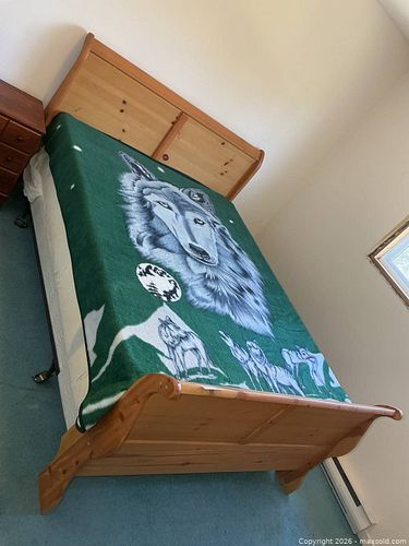 Queen Bed C (1 of 15)
