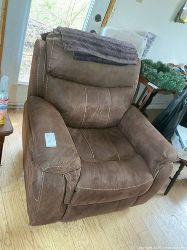 Recliner Rocker C (1 of 9)