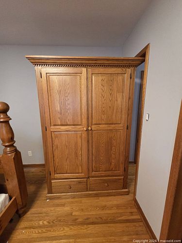 Oak Armoire - Traditional  (1 of 14)