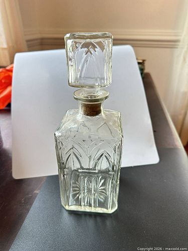 Glass decanter (1 of 4)