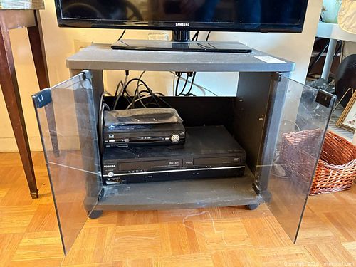 Toshiba SD-V398 Combo VCR/DVD with TV Stand D (1 of 9)
