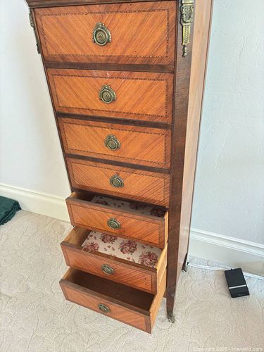 Lot #469 (1 of 3)