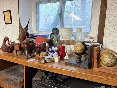 Collectible and wood figurine  (1 of 13)
