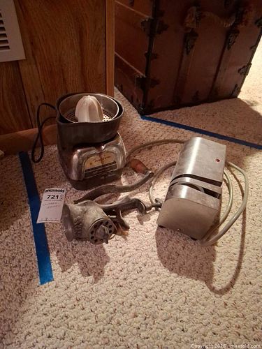 Proctor-Silex Vintage Electric Juicer & Kitchen Attachments (1 of 12)