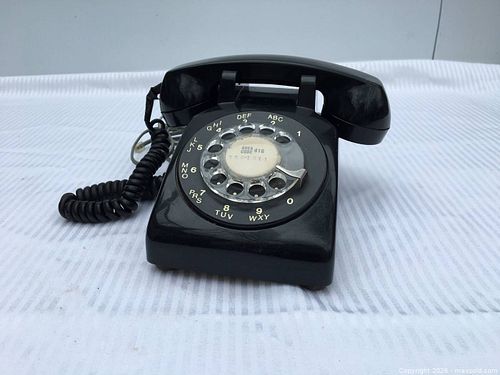 Telephone, analogue, dial (yes a dial - with connection phone cord) (1 of 6)
