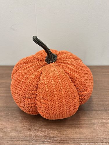 Lot #40 (1 of 8)
