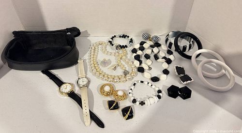 Mixed Vintage Costume Jewelry: Necklaces, Bracelets, Earrings, Watches (1 of 18)