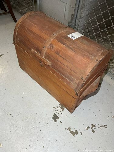 Lot #739 (1 of 7)