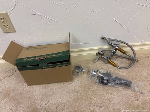 American Standard Chrome Centerset Bathroom Sink Faucet (1 of 7)