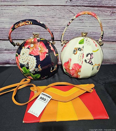 Funky Handbags, patent leather basketball style, clutch bag (1 of 15)