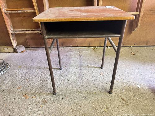 Lot #559 (1 of 7)