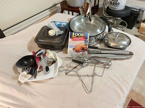 Mixed Stainless & Plastic Cookware and Kitchen Gadget Set (1 of 3)