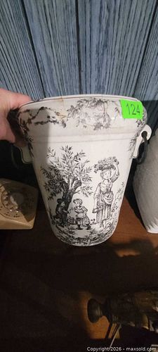 Lot #124 (1 of 1)