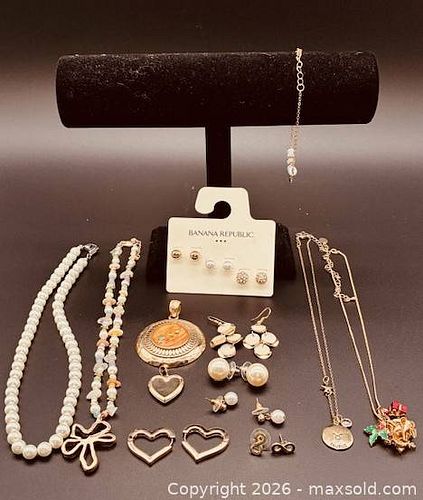 Assort Gold-Tone Jewelry   (1 of 4)