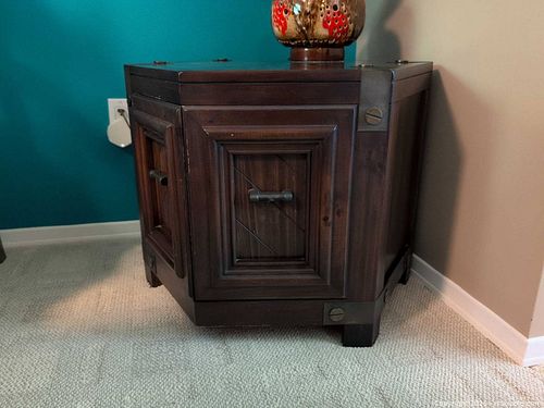 Side Table Cabinet C (1 of 8)