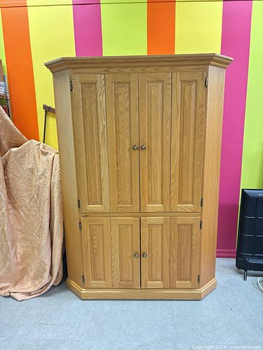 Solid Oak Corner Entertainment Center / Storage Cabinet, Traditional (1 of 28)