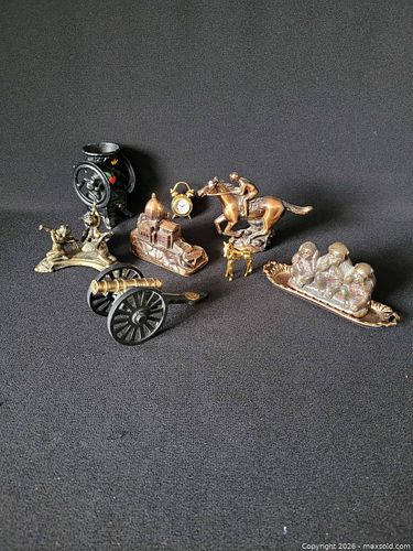 Random collection of small ornaments. Knick knacks (1 of 5)