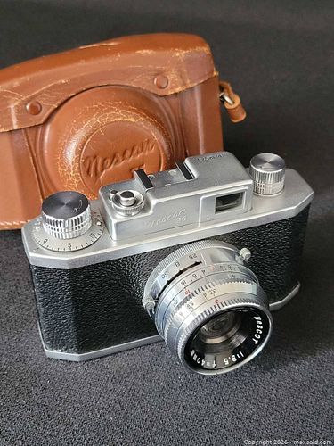 Vintage 35mm photo camera. (1 of 11)