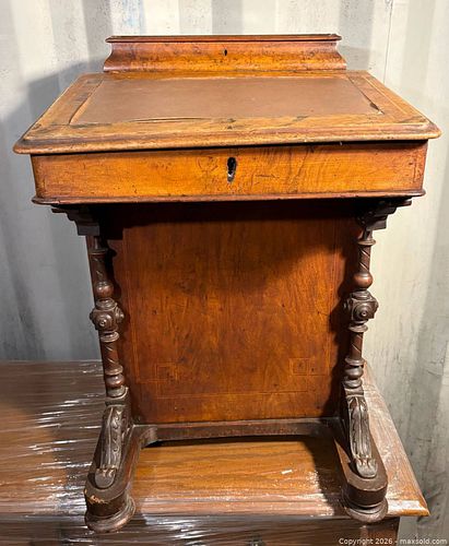 Antique Desk, with drawers and etc (1 of 5)