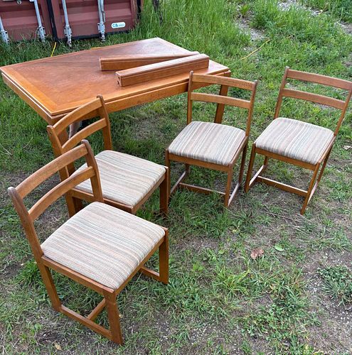 Dining Table and Chairs (1 of 3)