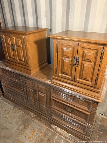Lot of matching End tables and Dresser, / mirror (1 of 6)