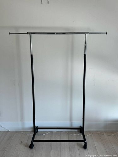 Clothing Rack BNIB (1 of 4)