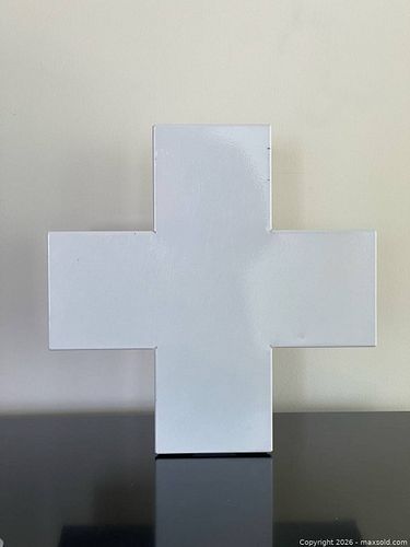 Enamel White Cross First Aid Wall Mounted Storage Box (1 of 8)